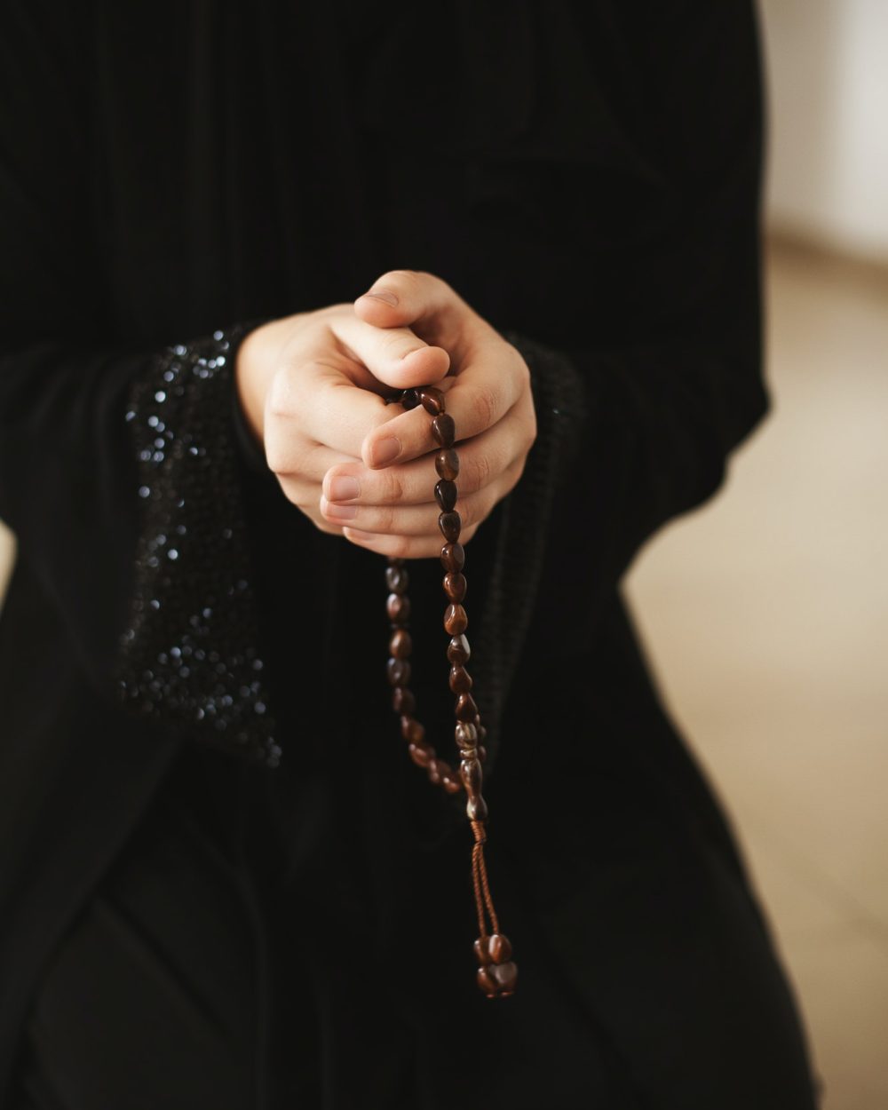 prayer-hands-of-a-woman-holding-a-rosary.jpg
